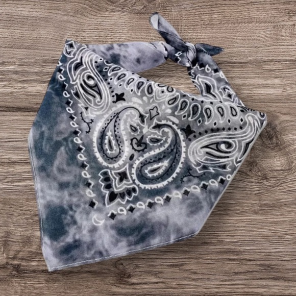 NEW BANDANA SCARF WOMENS GRAY GREY WHITE CASUAL WINTER SUMMER FALL ONE SIZE - Picture 1 of 4